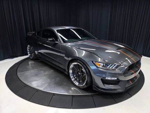 Used 2016 Ford Mustang Shelby GT350 w/ Technology Package RWD image 17