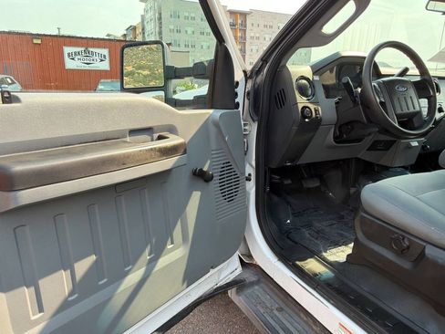 Used 2013 Ford F450 XL w/ Heavy Service Suspension Pkg RWD image 9