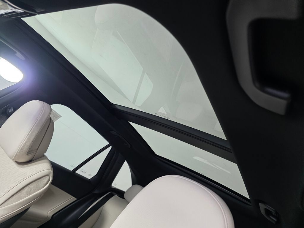 New 2027 Mercedes-Benz GLC 300 image 9