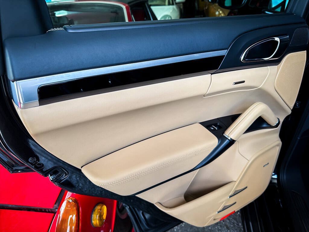Used 2014 Porsche Cayenne AWD/4WD image 21