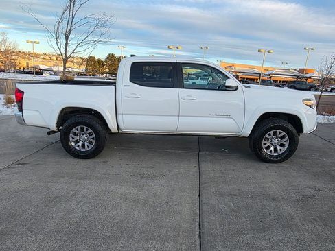 Used 2019 Toyota Tacoma SR5 image 8