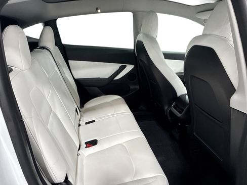 Certified 2021 Tesla Model Y Long Range AWD/4WD image 11