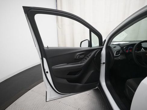 Used 2017 Chevrolet Trax LS FWD image 26