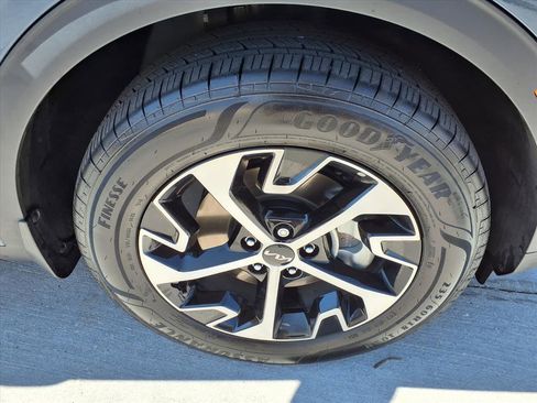 Used 2025 Kia Sportage EX image 7