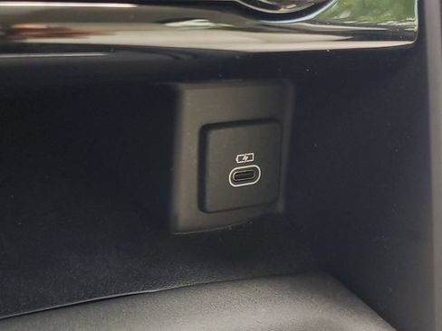 Certified 2025 Land Rover Discovery S AWD/4WD image 35