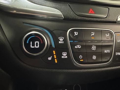 Used 2019 Chevrolet Equinox LT w/ Sun & Navigation Package AWD/4WD image 20