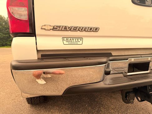 Used 2004 Chevrolet Silverado 2500 LS w/ Skid Plate Package AWD/4WD image 22
