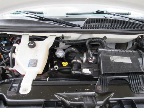 Used 2015 Chevrolet Express 2500 RWD image 16