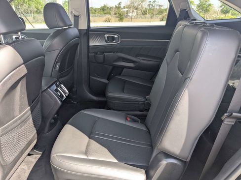 Used 2023 Kia Sorento SX FWD image 18