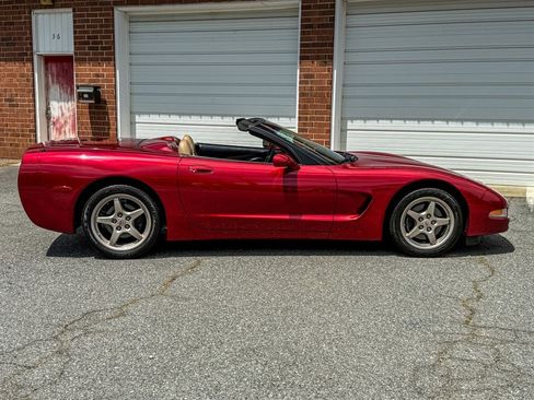 Used 1999 Chevrolet Corvette Convertible w/ Memory Pkg RWD image 29