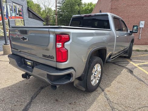 Used 2024 Chevrolet Silverado 2500 High Country w/ Technology Package AWD/4WD image 4