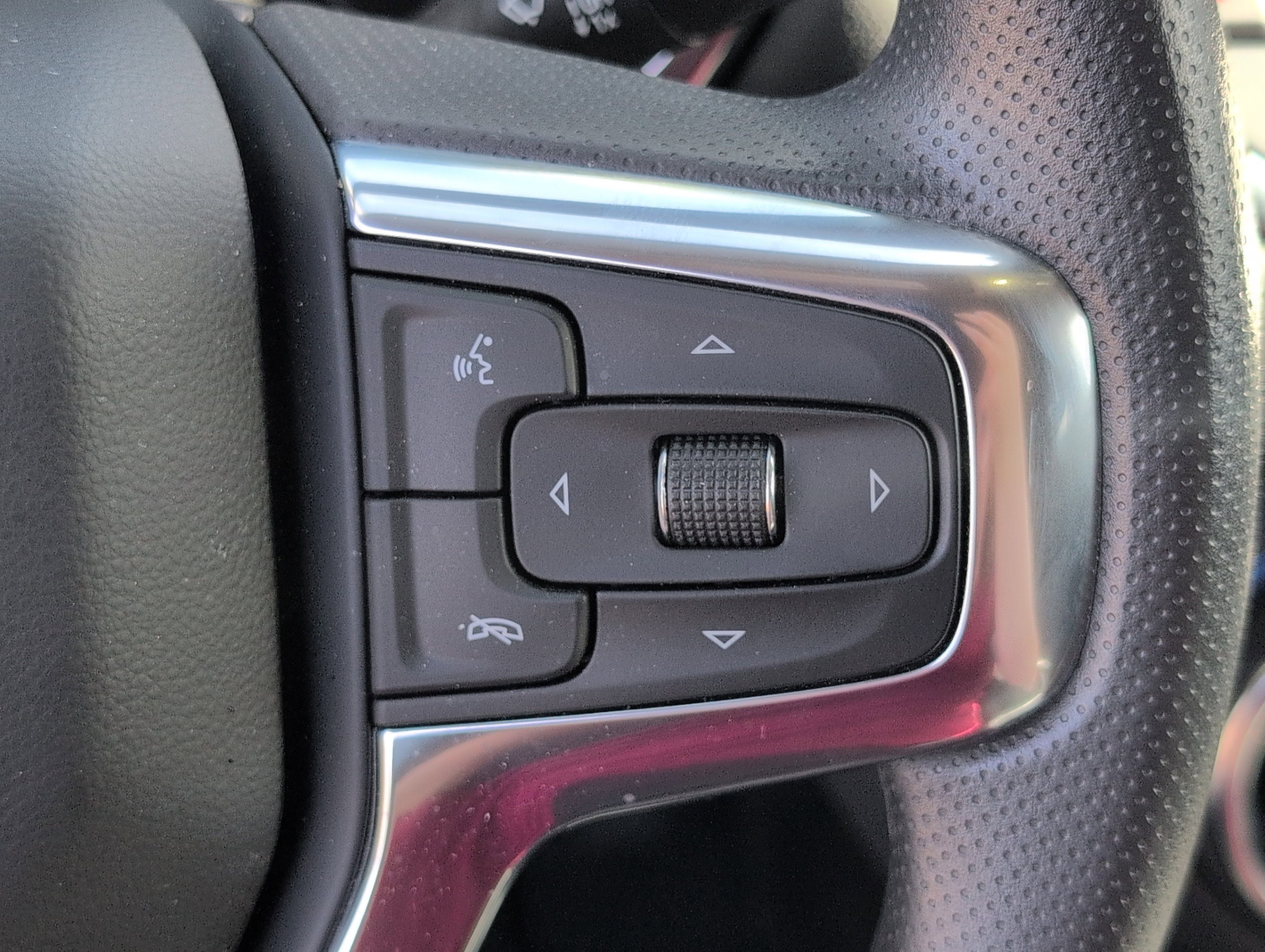 Used 2024 Chevrolet Blazer LT w/ Convenience Package FWD image 25