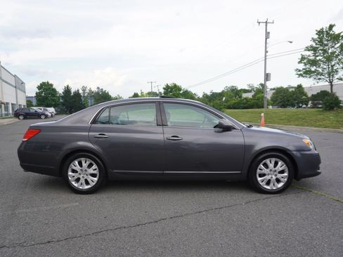 Used 2010 Toyota Avalon XLS FWD image 8