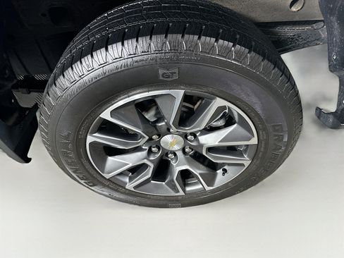 Used 2023 Chevrolet Silverado 1500 LT AWD/4WD image 11