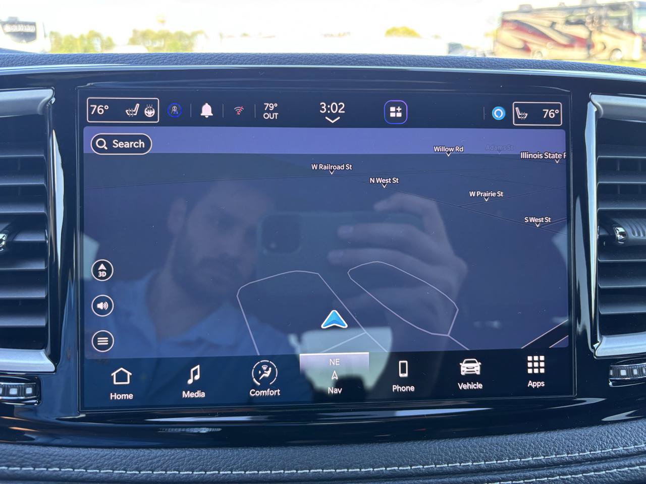 Used 2023 Chrysler Pacifica Touring-L w/ Uconnect Theater Family Group FWD image 26