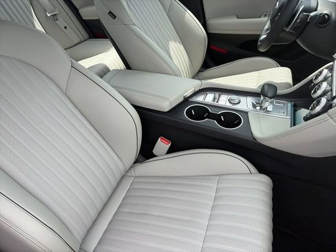 Used 2023 Genesis G70 2.0T w/ Sport Prestige Package RWD image 33