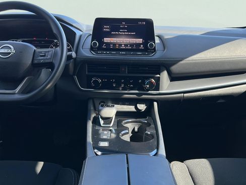 Used 2025 Nissan Rogue S FWD image 20