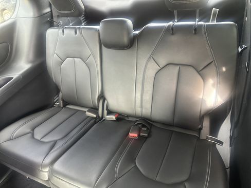 New 2025 Chrysler Pacifica Select image 18