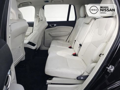 Used 2020 Volvo XC90 T5 Momentum w/ Protection Package Premier image 16