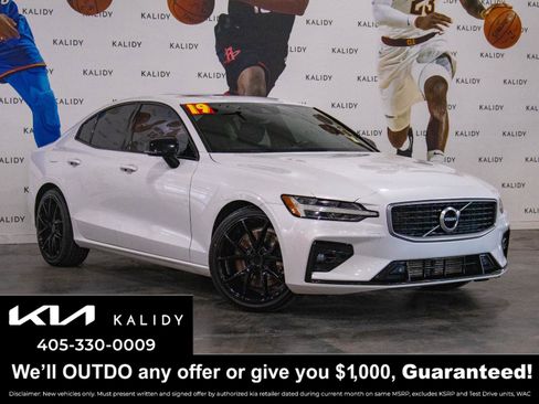 Used 2019 Volvo S60 T6 R-Design image 1