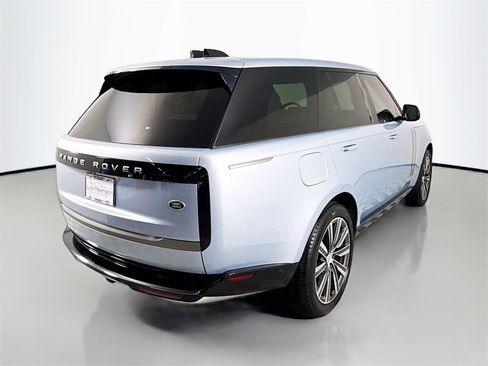 Used 2023 Land Rover Range Rover SE image 9