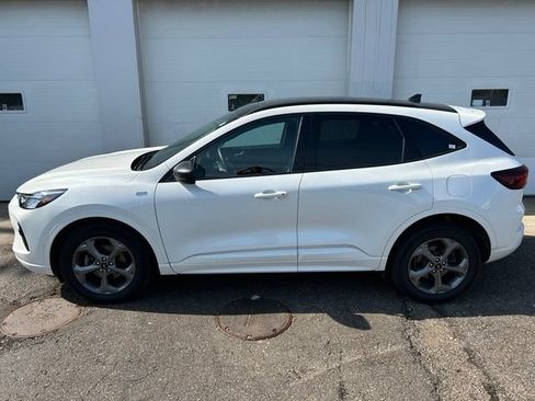 Used 2023 Ford Escape ST-Line w/ Tech Pack #1 AWD/4WD image 3