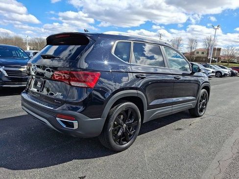 Certified 2023 Volkswagen Taos SE w/ Panoramic Sunroof Package image 8