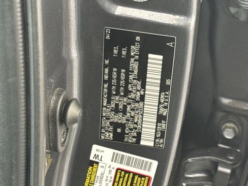 Used 2023 Toyota Highlander XLE AWD/4WD image 30
