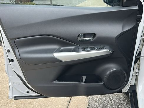 Used 2018 Nissan Kicks SR w/ Premium Package image 14