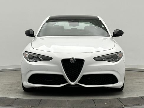 Used 2022 Alfa Romeo Giulia Veloce image 2