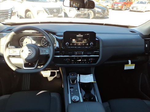 New 2025 Nissan Pathfinder SV image 11