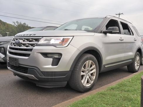 Used 2018 Ford Explorer XLT w/ Equipment Group 201A AWD/4WD image 2
