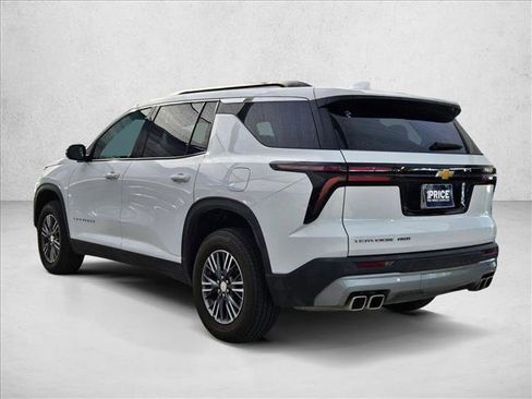 Used 2026 Chevrolet Traverse LT image 7