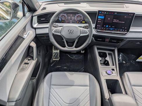 New 2026 Volkswagen Tiguan SE R-Line FWD image 17