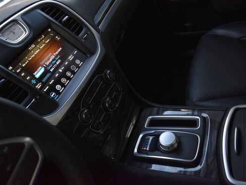 Used 2022 Chrysler 300 Touring L image 23