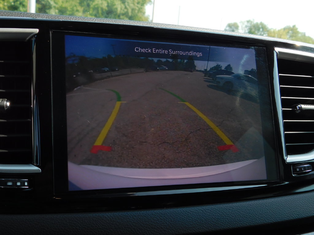 Used 2024 Chrysler Pacifica Touring-L FWD image 21