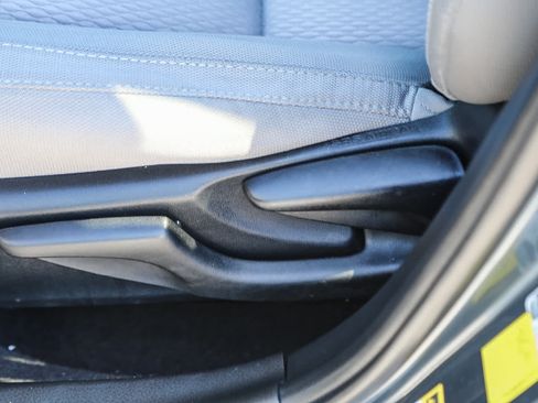 Used 2014 Toyota Corolla LE FWD image 19