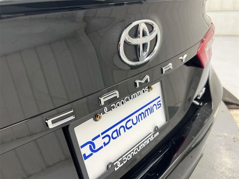 Used 2020 Toyota Camry SE image 25