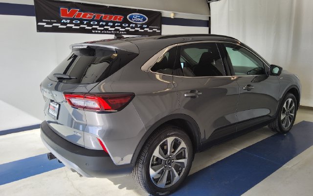 Used 2024 Ford Escape ST-Line w/ Tech Pack #1 AWD/4WD image 3
