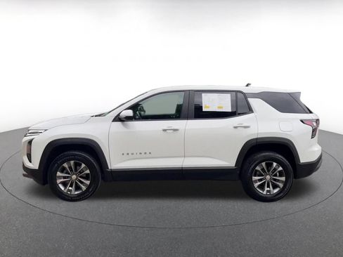 Used 2025 Chevrolet Equinox LT FWD image 9