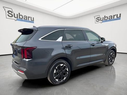 Used 2024 Kia Sorento S FWD image 7