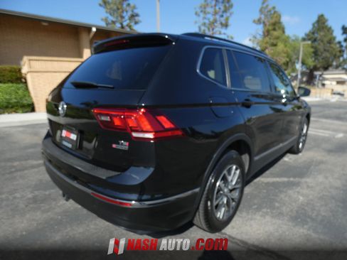 Used 2018 Volkswagen Tiguan SE w/ Panoramic Sunroof Package AWD/4WD image 8