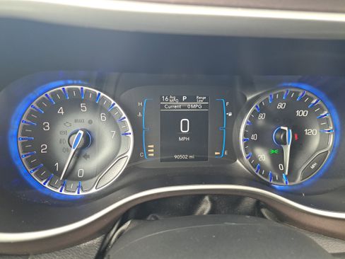 Used 2017 Chrysler Pacifica Touring Plus w/ Tire & Wheel Group image 19