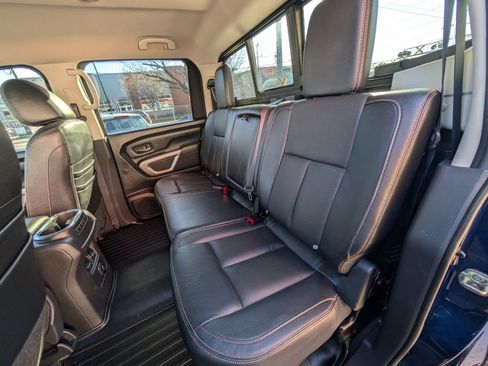 Used 2018 Nissan Titan SL w/ Chrome Package image 18