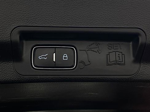 Used 2020 Ford Explorer XLT w/ Equipment Group 202A image 8