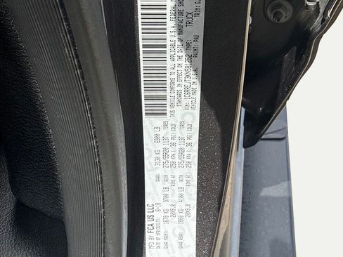 Used 2019 RAM 1500 Laramie RWD image 32