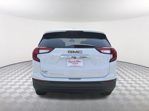 Used 2024 GMC Terrain SLE FWD image 15
