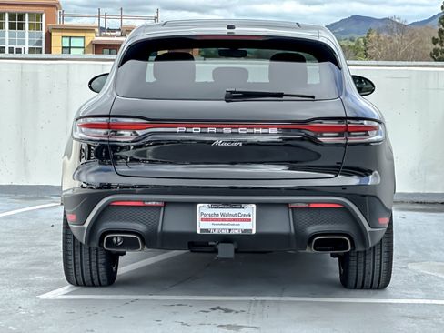 Certified 2025 Porsche Macan image 7