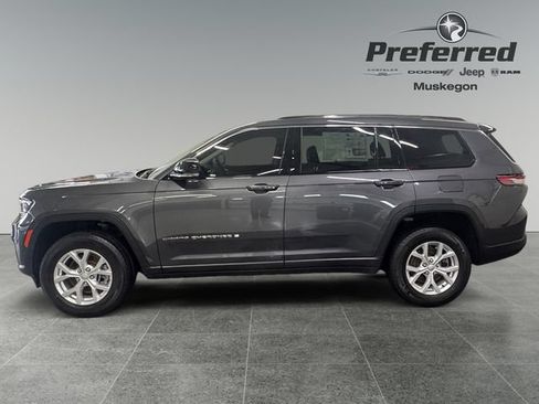Used 2023 Jeep Grand Cherokee L Limited w/ Luxury Tech Group II AWD/4WD image 9