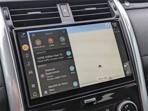 Used 2025 Land Rover Discovery S image 16